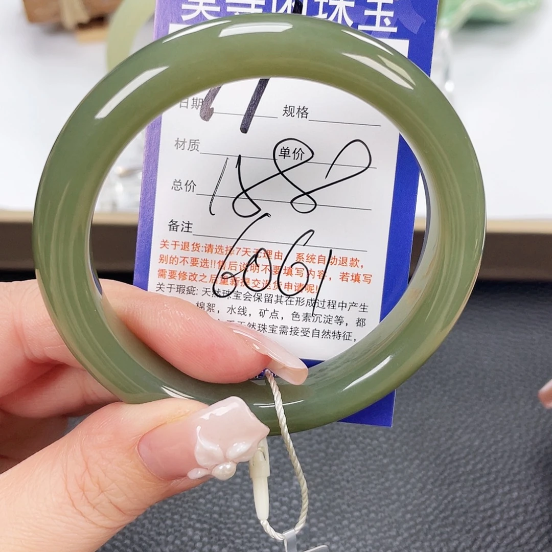 和田玉未镶嵌手镯