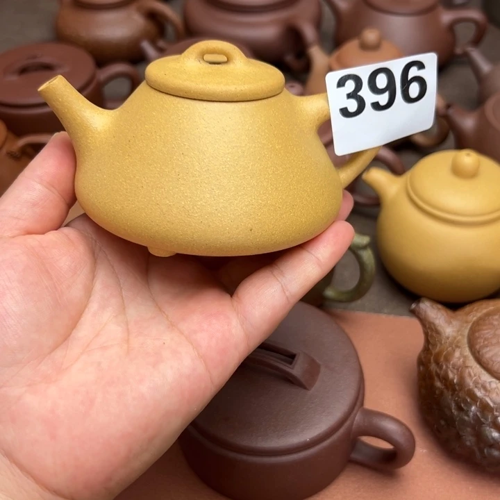 茶壶紫砂黄金段半手工180cc左右瑕疵