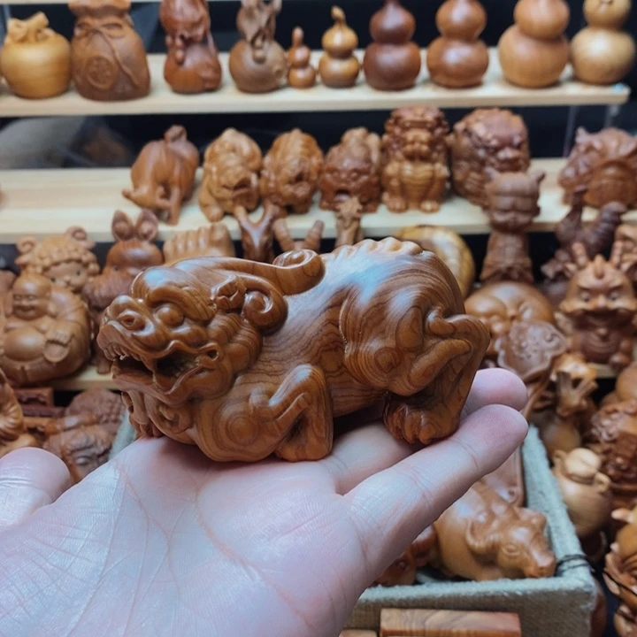 木质男****哥崖柏木雕。。。。
