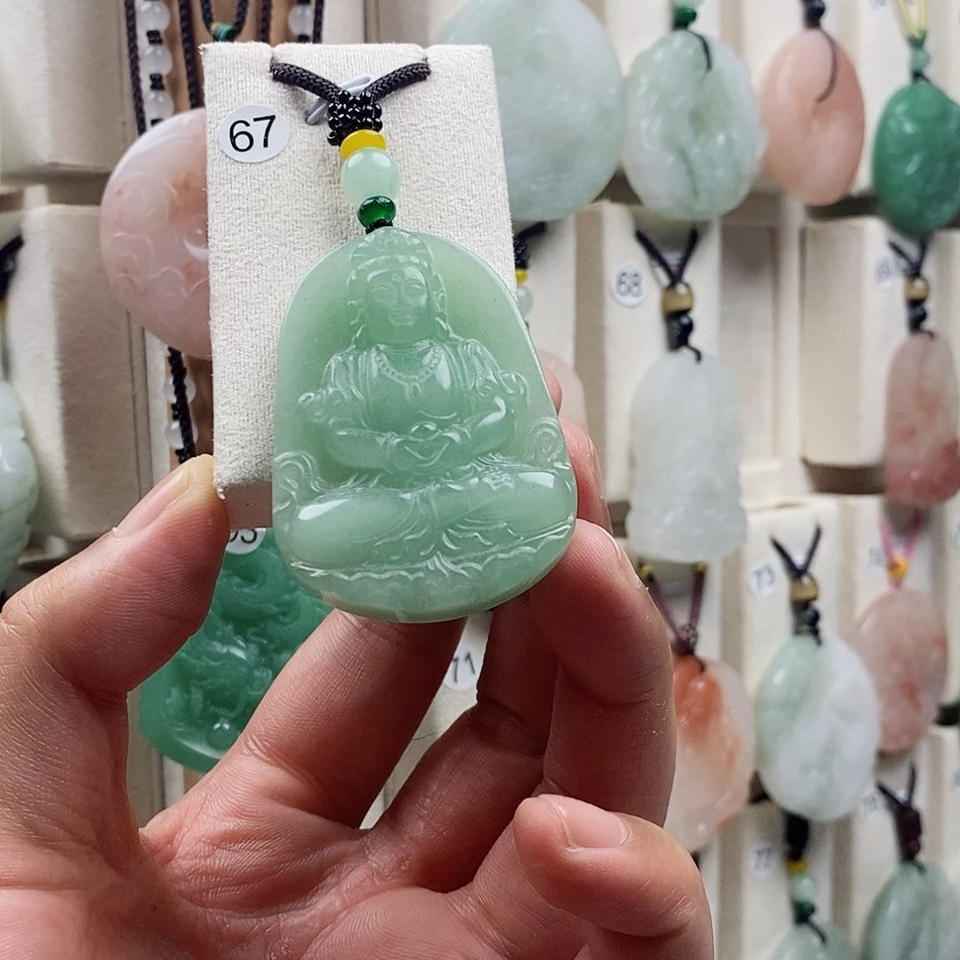 石英质玉未镶嵌颈饰