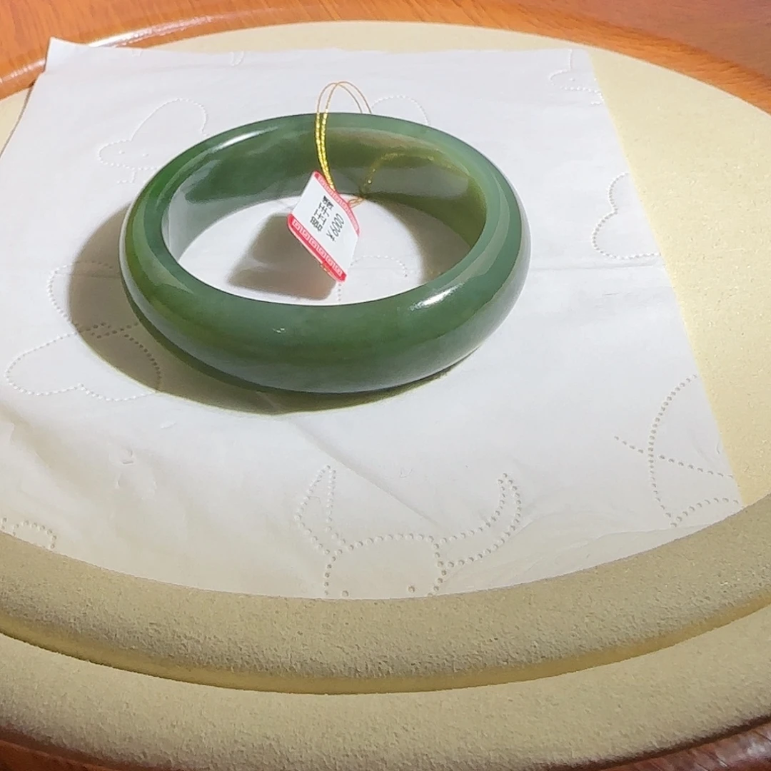 穿***空和田玉未镶嵌手镯