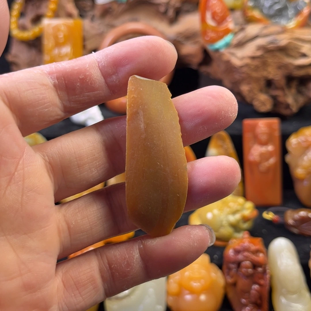 过***西石英质玉原石未镶嵌