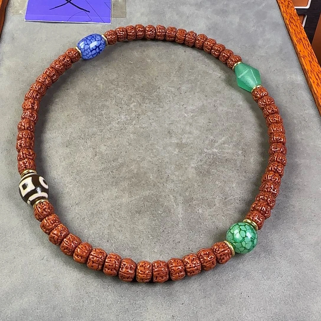 金刚菩提吊坠手持