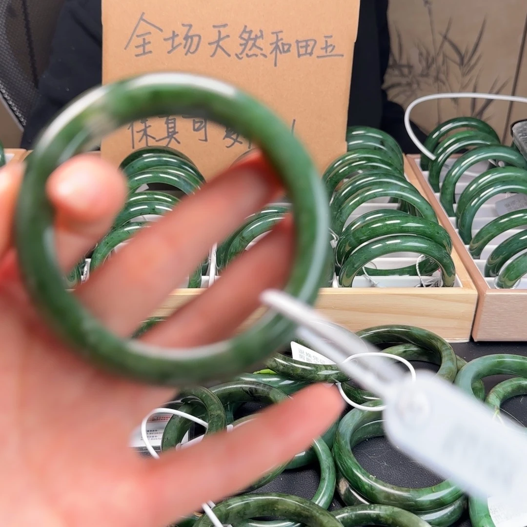 和田玉（碧玉）未镶嵌手镯