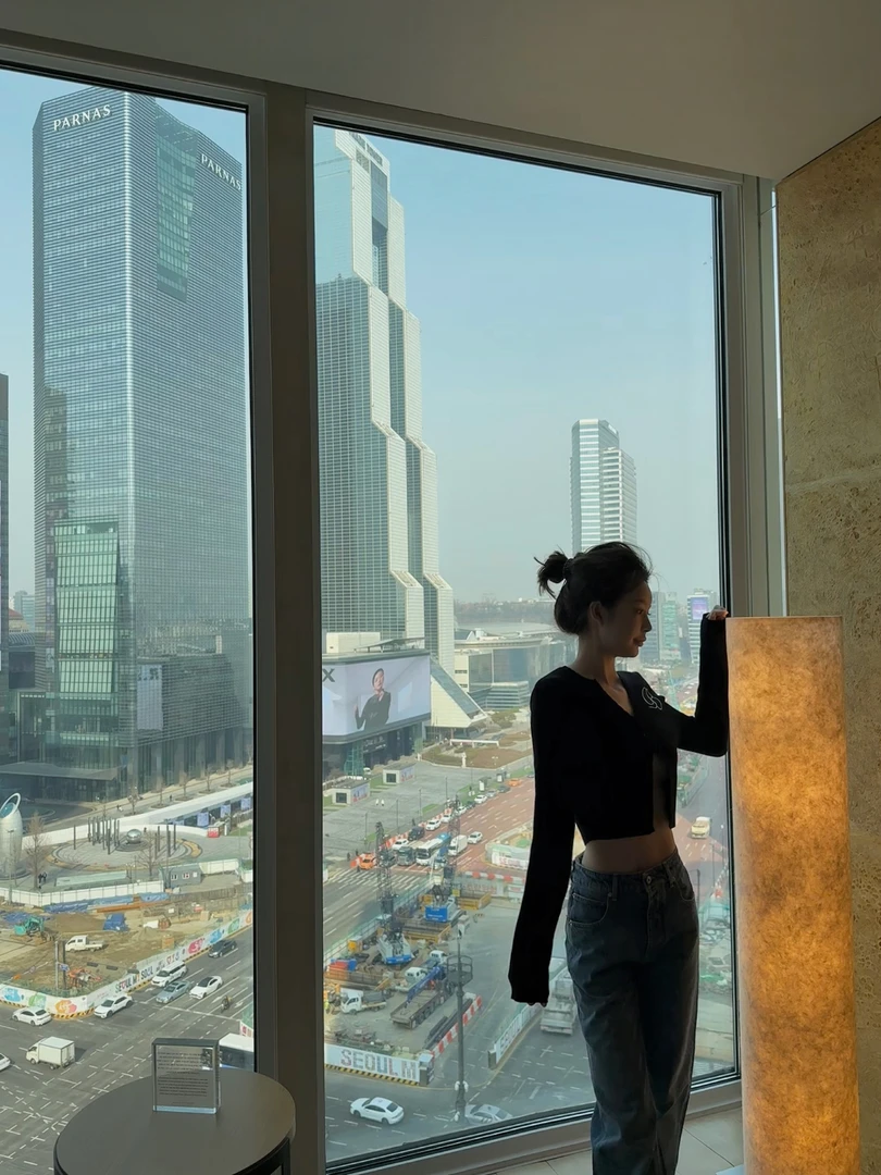 ZHAO WANNUO 丨 b“v25春夏息款中高腰显瘦直筒牛仔裤 NC0359