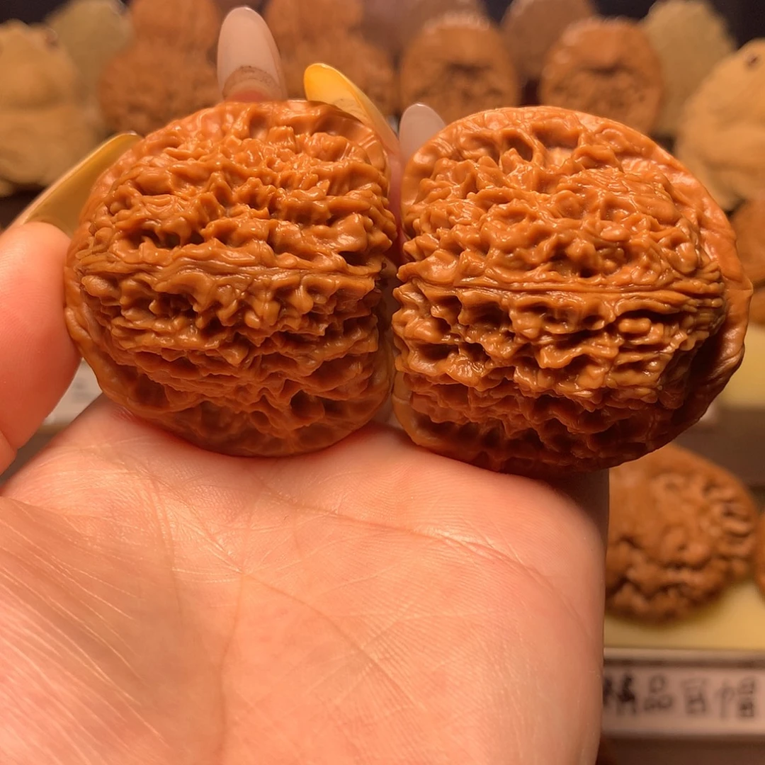 文玩核桃吊坠红皮南疆石45全品精品