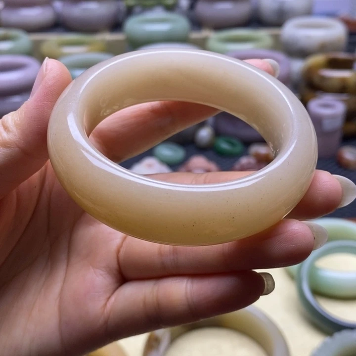 石英质玉未镶嵌手镯