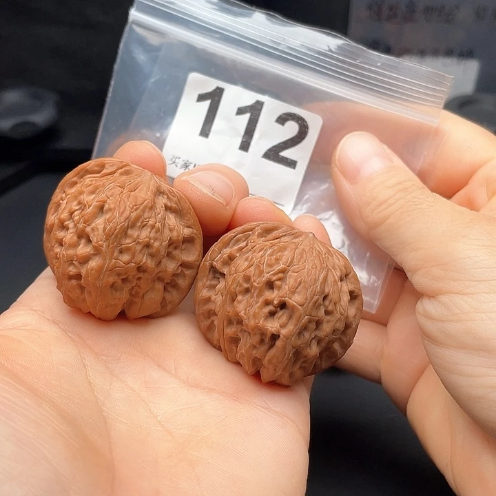 文玩核桃把件磨盘红皮