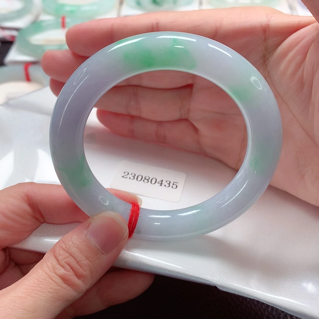 翡翠手镯（圆镯）未镶嵌天然A货翡翠手镯