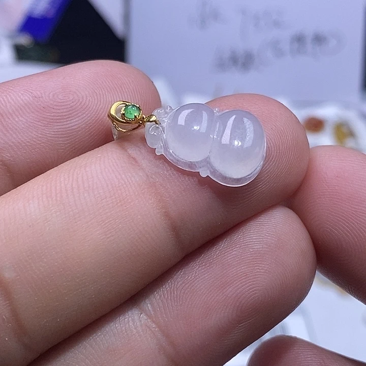 18K金镶嵌挂件翡翠