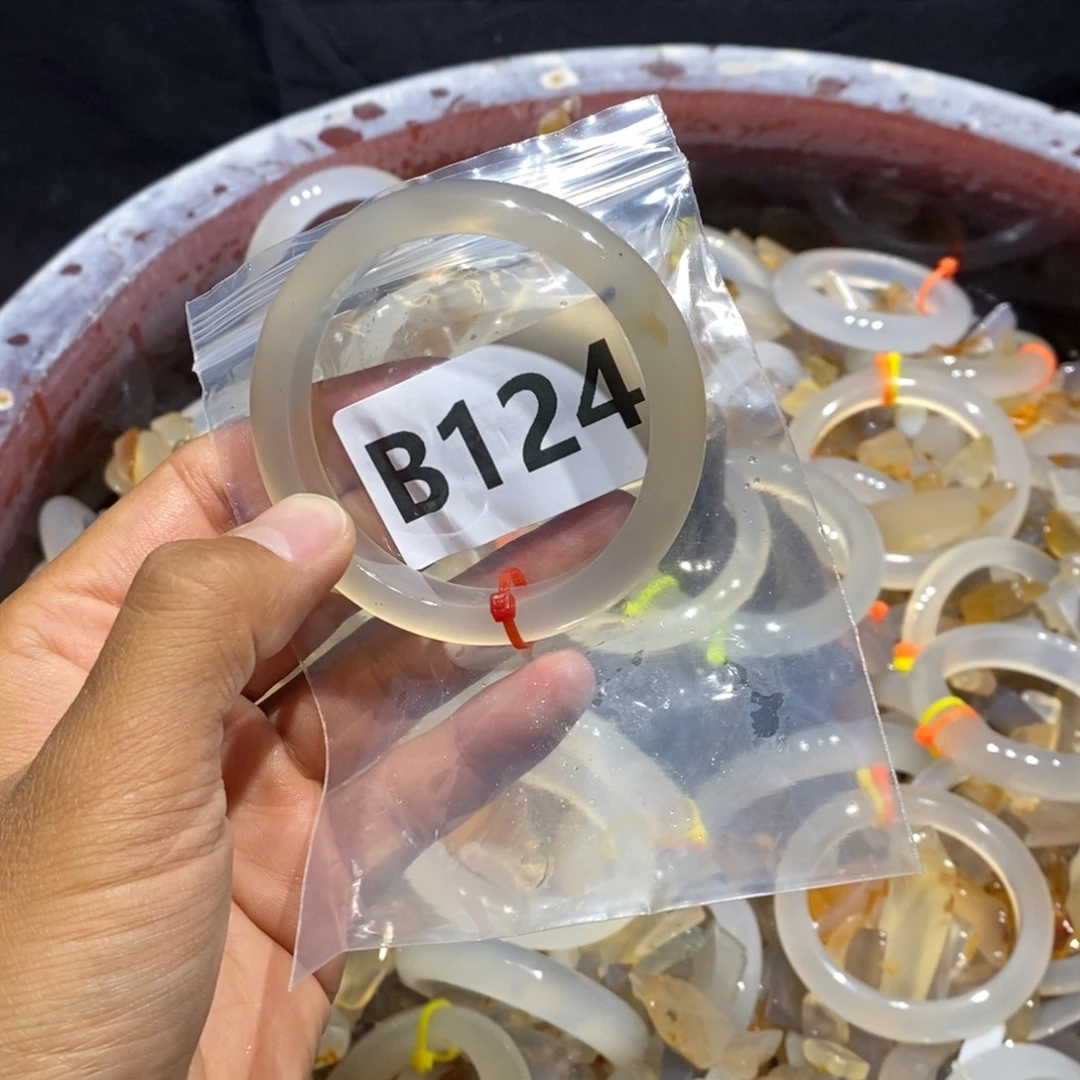 鱼****玛瑙/玉髓未镶嵌手镯