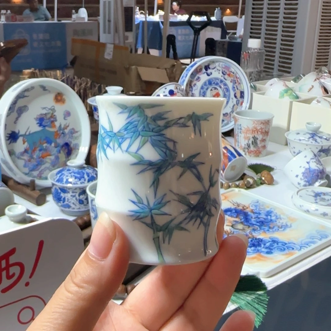 景德镇手绘青花斗彩竹子杯