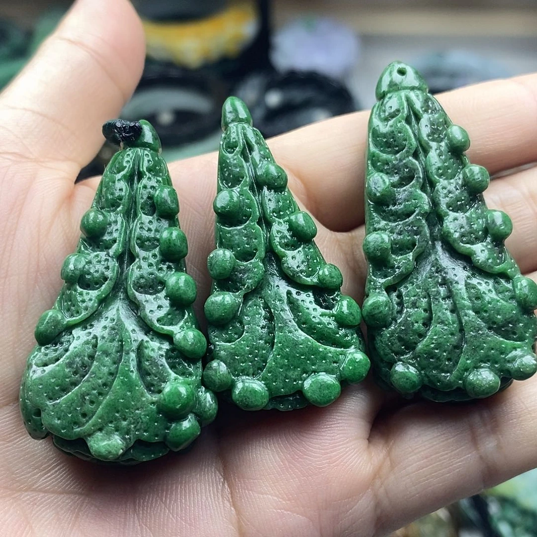 翡翠未镶嵌颈饰沈**钱牌子