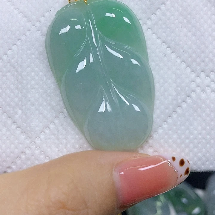 翡翠18K金镶嵌颈饰挂件