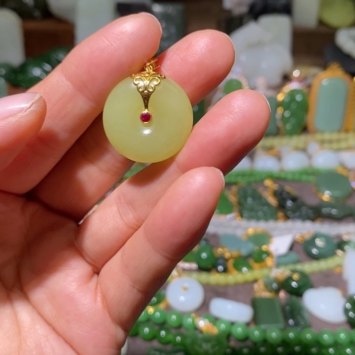 和田玉（黄玉）18K金镶嵌颈饰