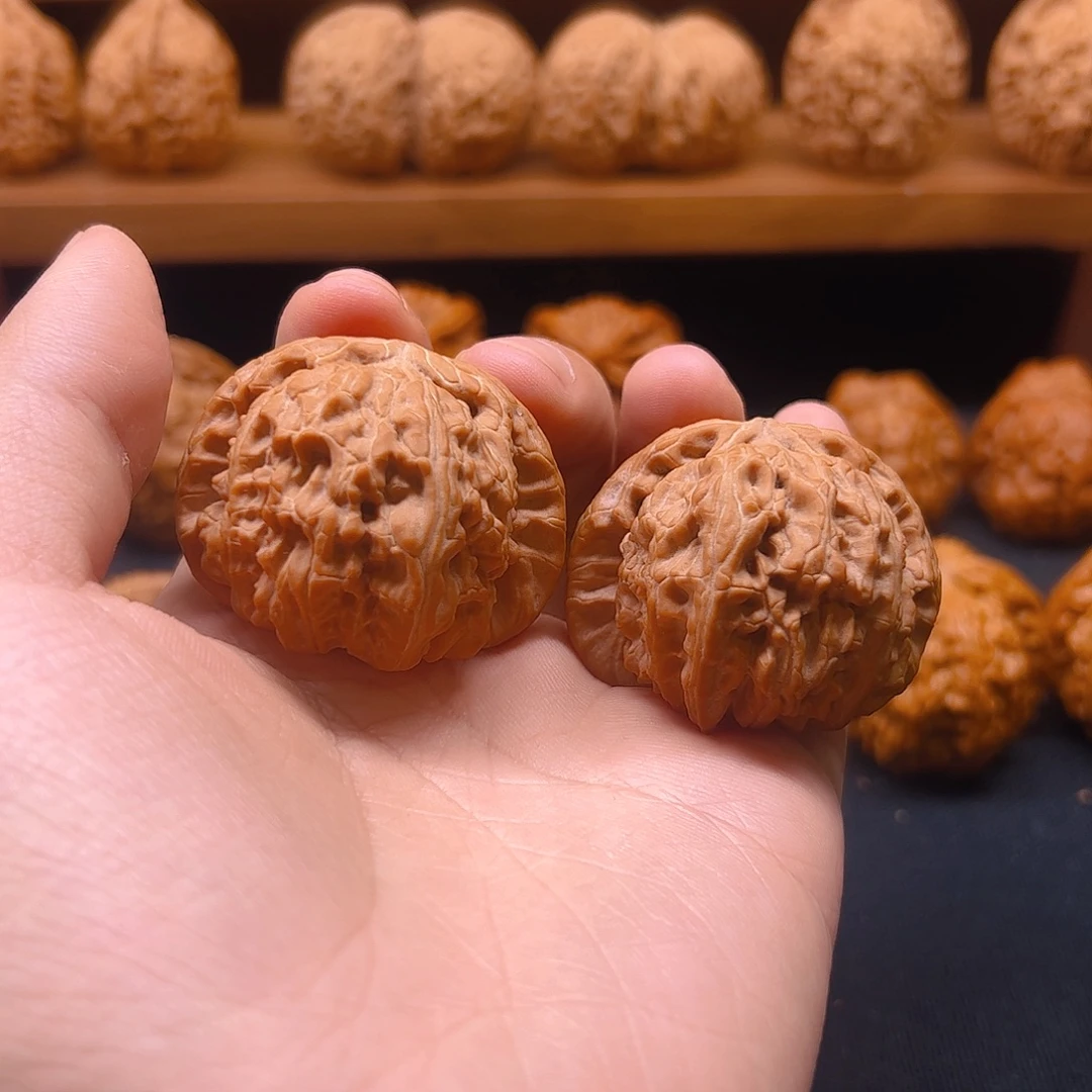 L***Y把件核桃红皮白狮子43全品