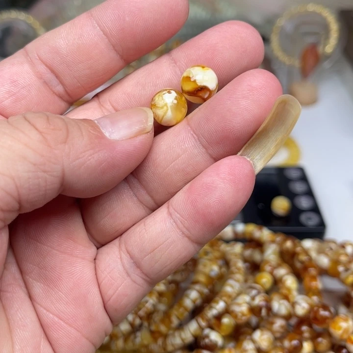 阿***伟琥珀未镶嵌裸石70号