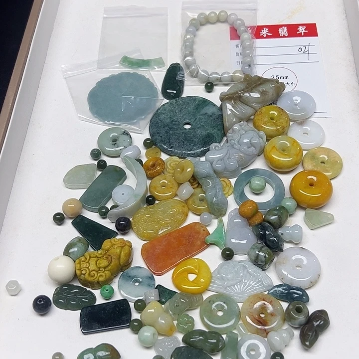 翡翠未镶嵌颈饰天然翡翠021
