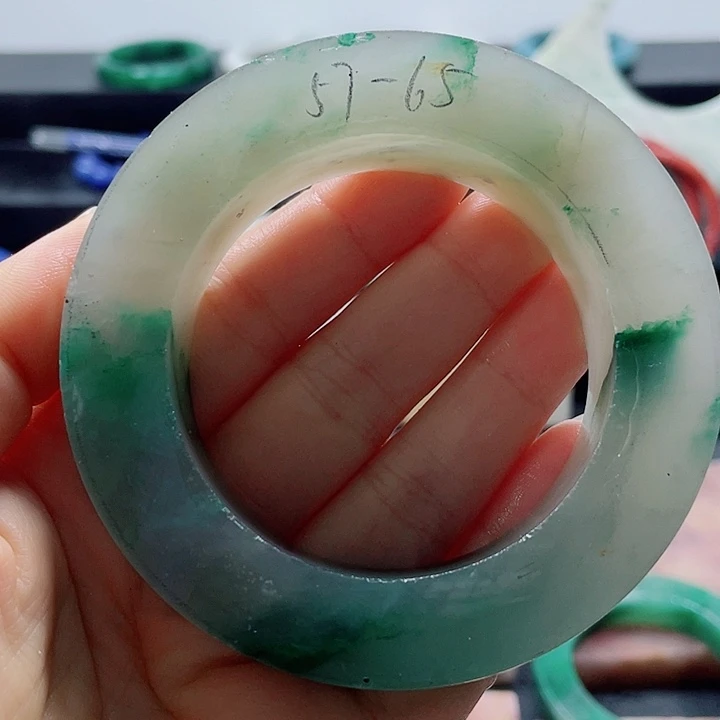 ****冻石英质玉未镶嵌手镯定制