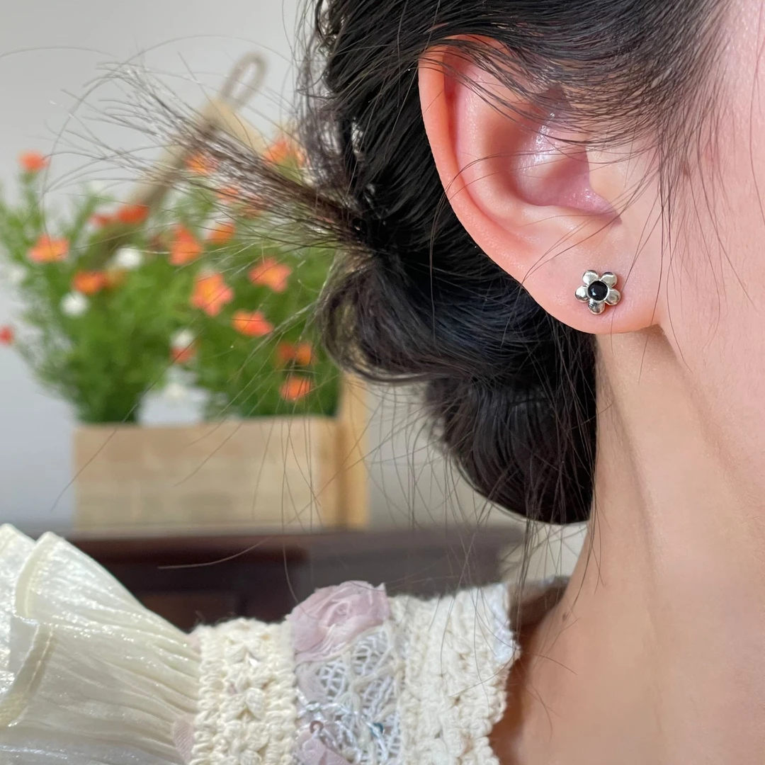 花朵时尚简约精致小巧耳钉小众百搭轻奢甜美耳饰R2964
