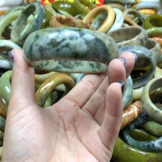 未镶嵌蛇纹石玉手镯?**糖