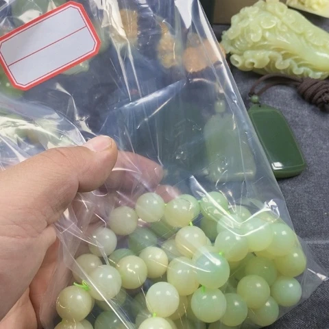 未镶嵌蛇纹石玉手链