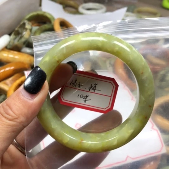 未镶嵌蛇纹石玉手镯橘**梅