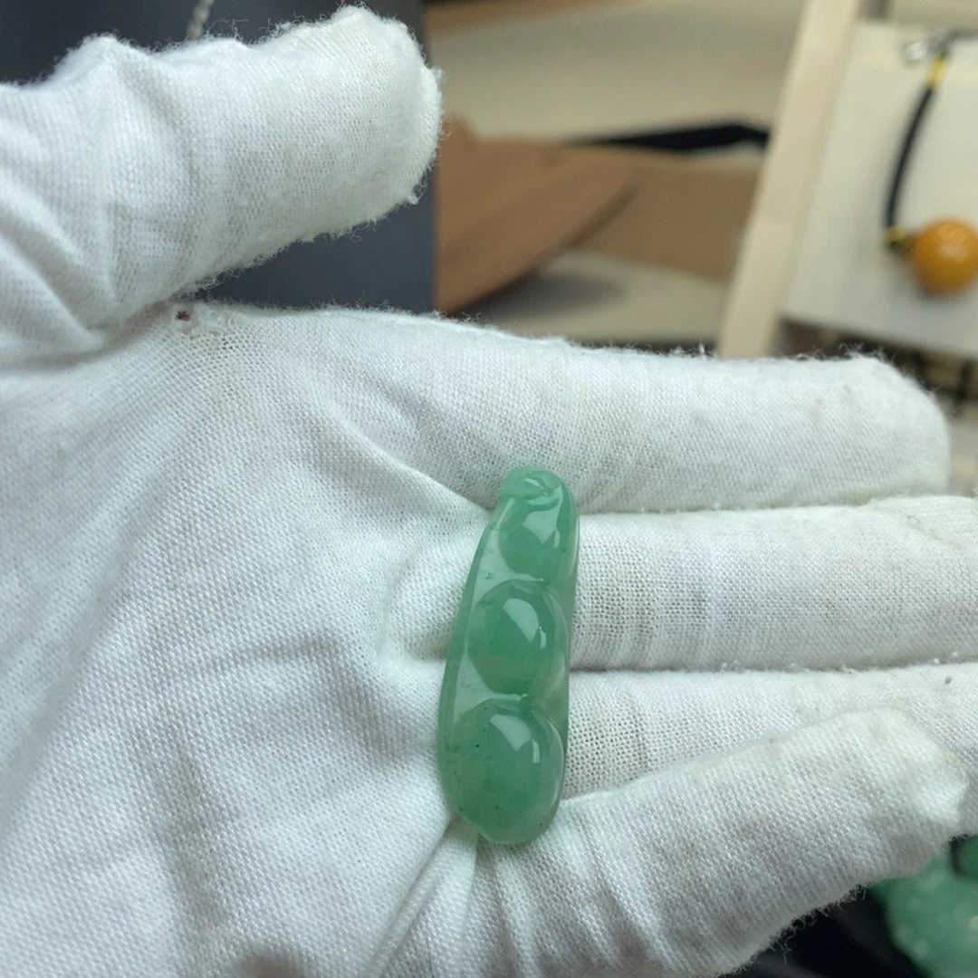 石英质玉合金颈饰