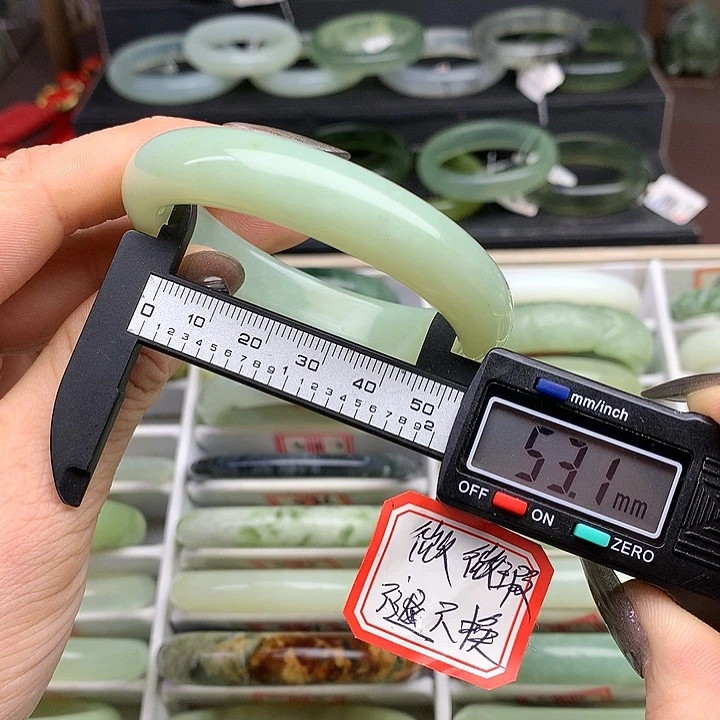 蛇纹石玉手镯未镶嵌58