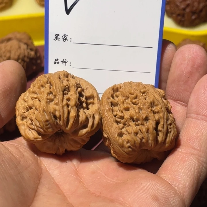 文玩核桃把件朱*臭南疆石