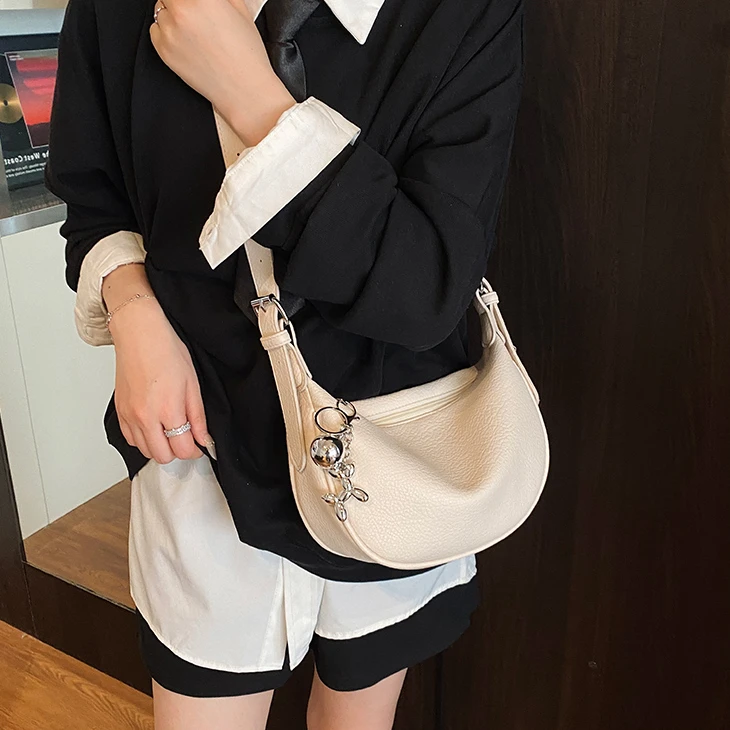 2025新款饺子包包女大容量斜挎包软皮夏季休闲洋气女士肩包韩版女