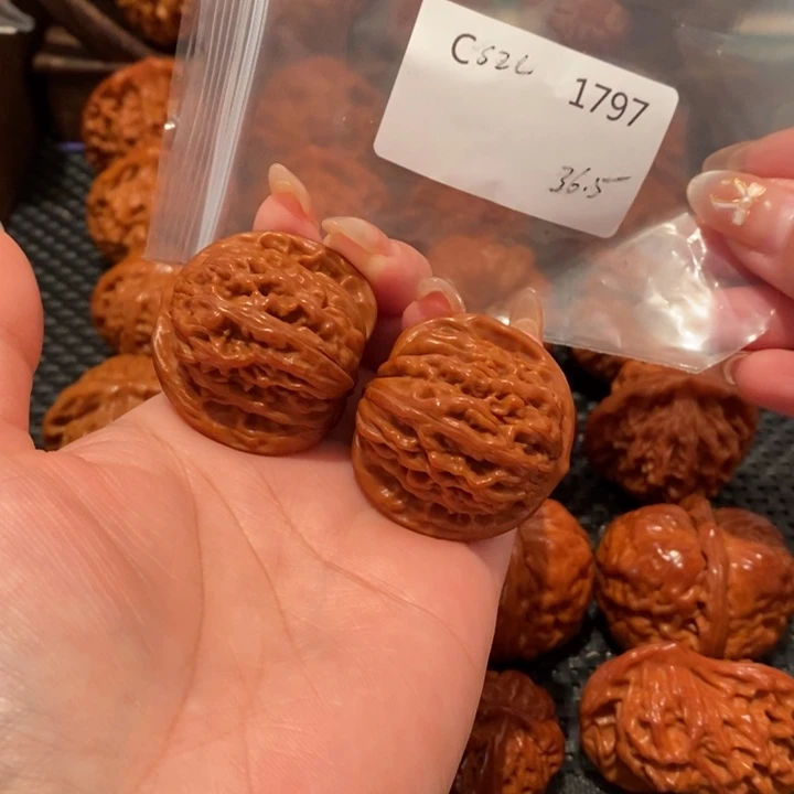 张***m吊坠文玩核桃精品