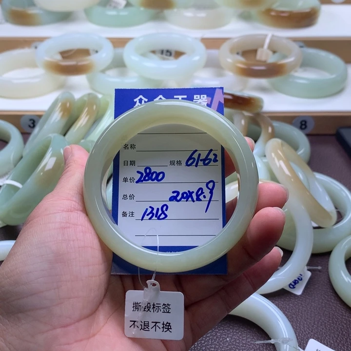 小***，和田玉未镶嵌手镯