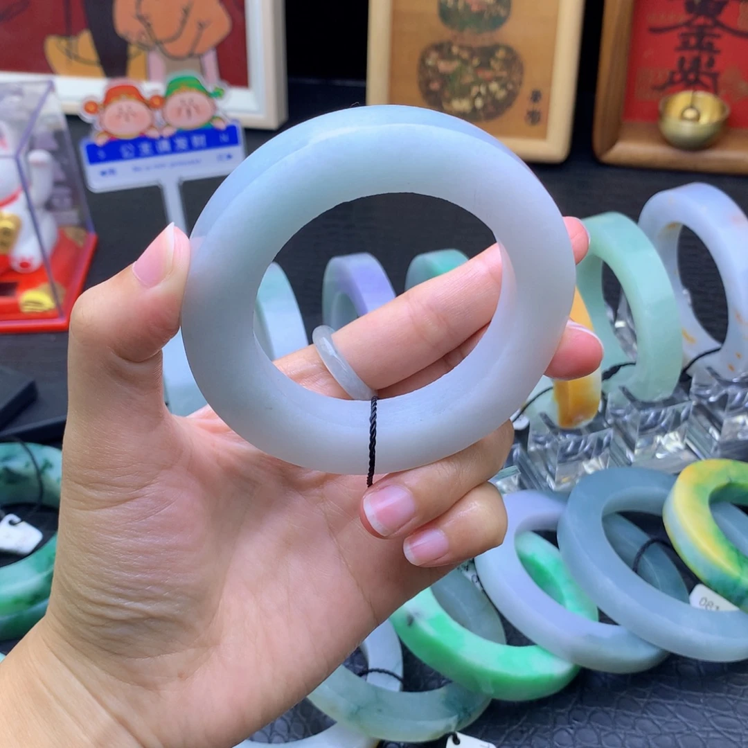 定制翡翠未镶嵌翡翠手镯