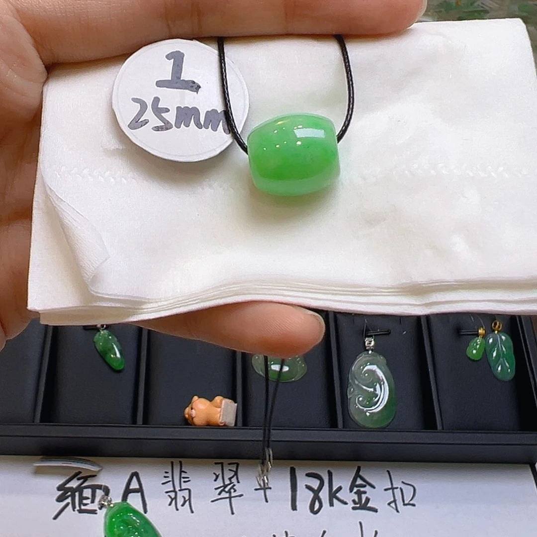 翡翠颈饰未镶嵌翡翠