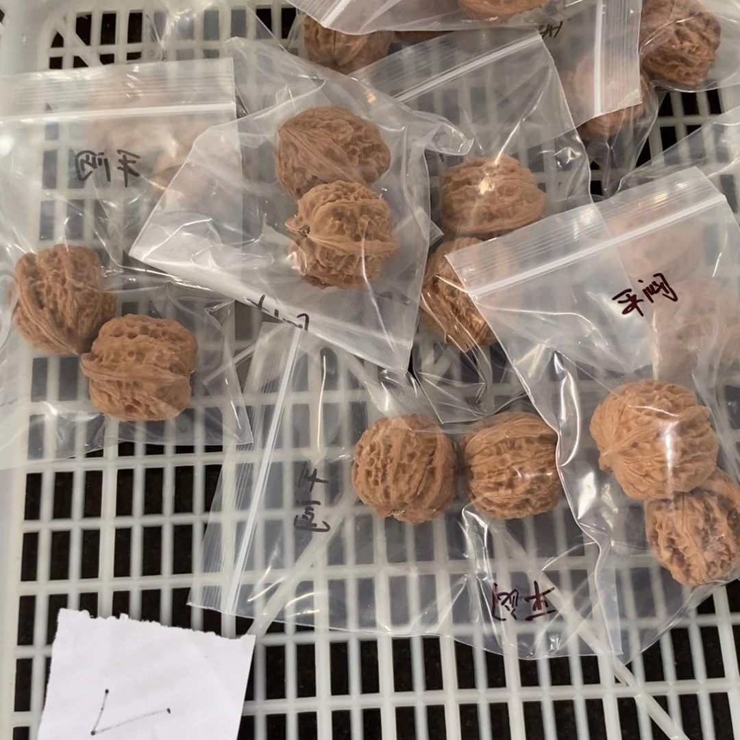 文玩核桃吊坠平闷