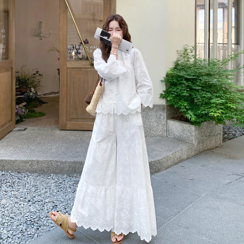 白色松弛感中式蕾丝刺绣套装2025早秋韩系氛围感穿搭阔腿裤两件套