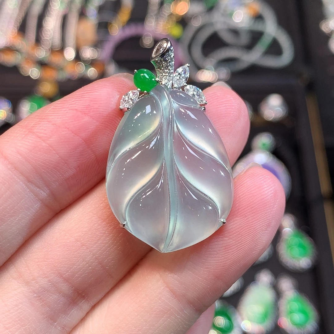翡翠18K金镶嵌吊坠(赠链)高冰树叶吊坠