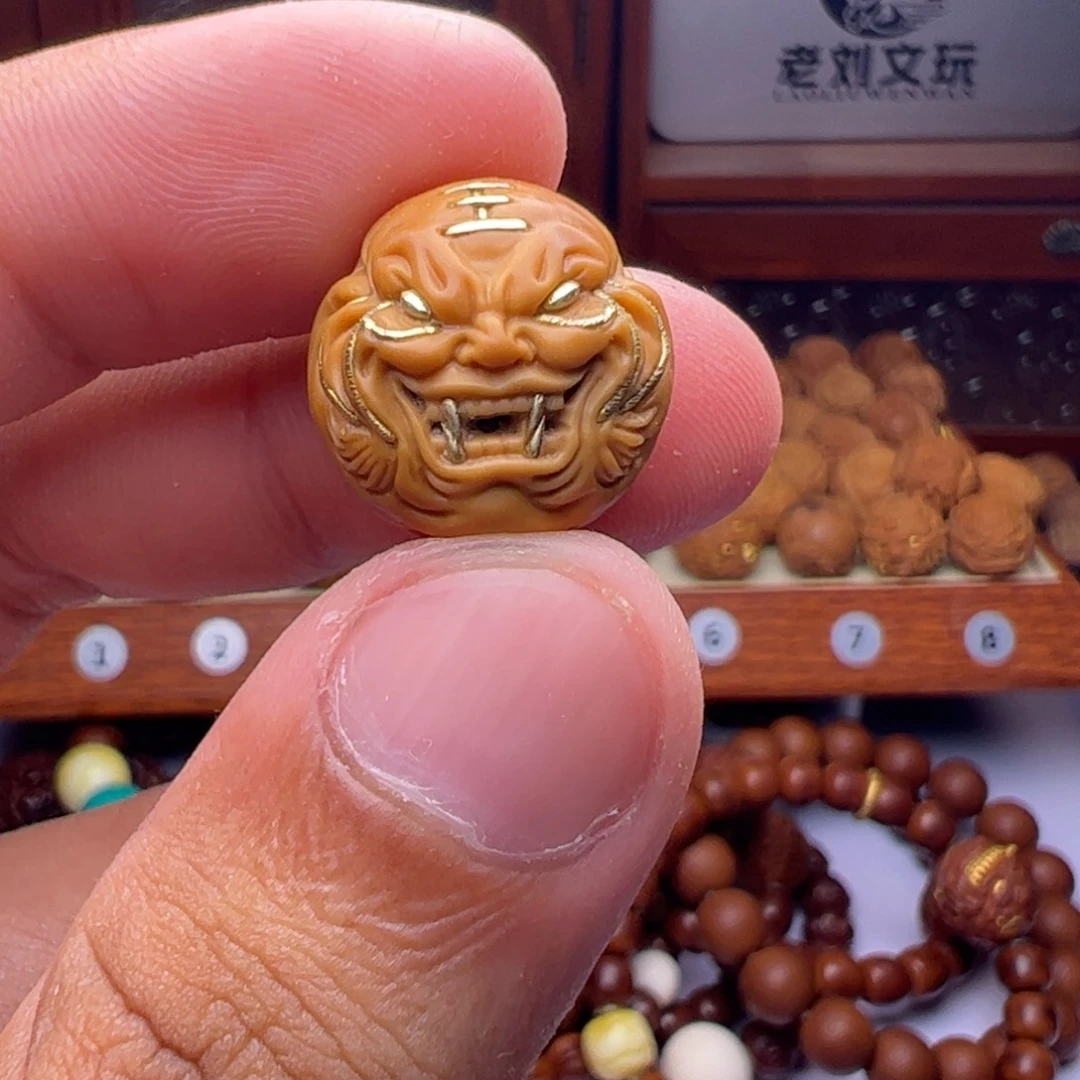回***海猴头核桃吊坠精工满镶嵌虎