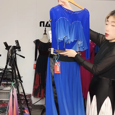 雪***8上衣L裙子S.