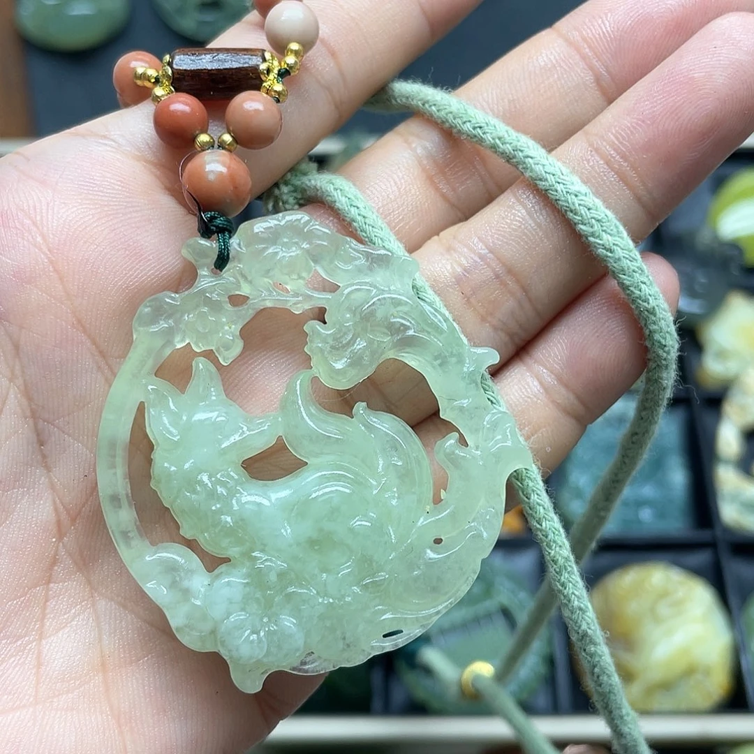 未镶嵌蛇纹石玉颈饰