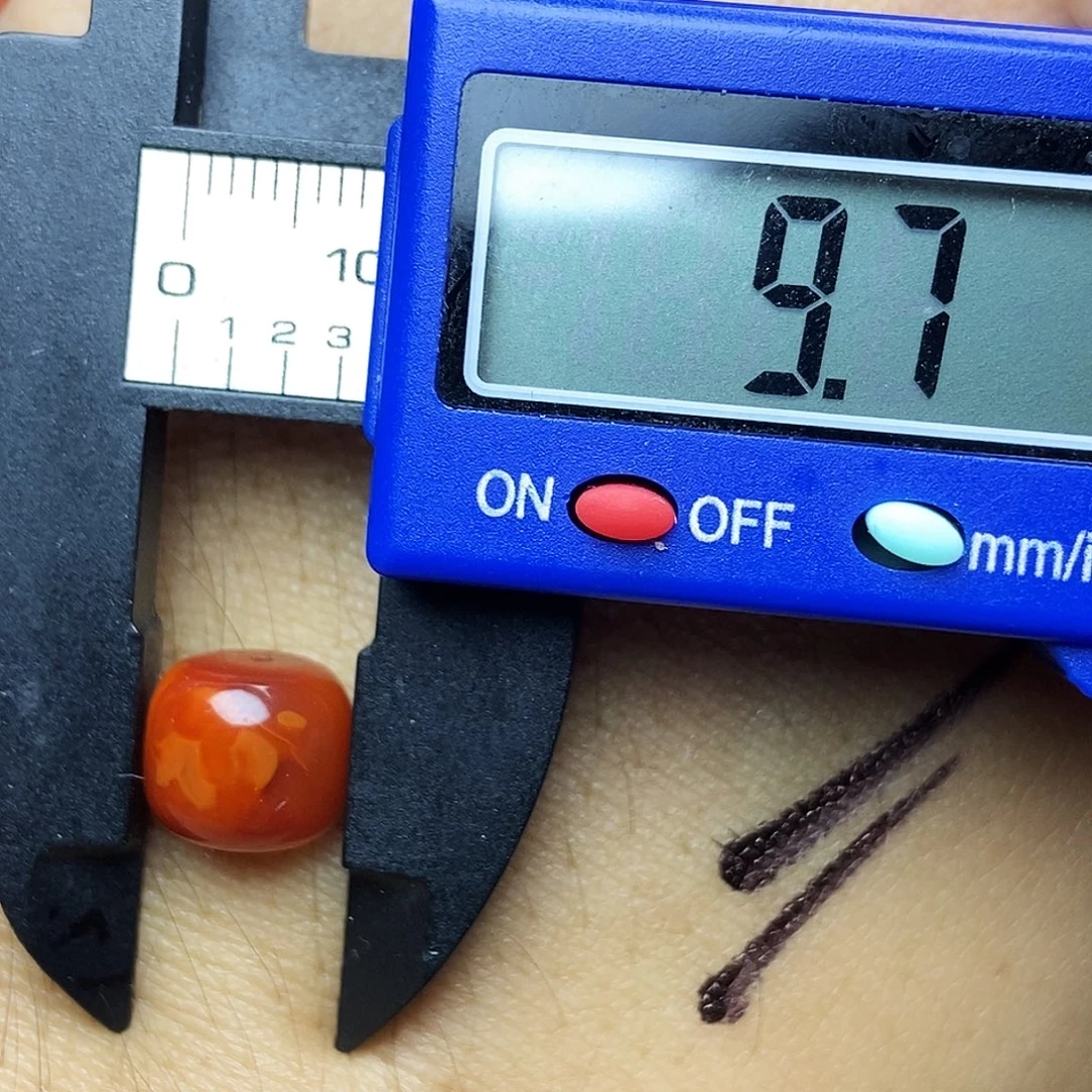 南红玛瑙未镶嵌南红玛瑙有瑕疵