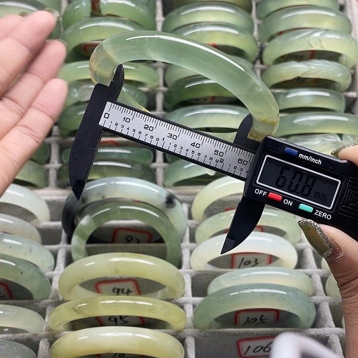 蛇纹石玉未镶嵌手镯106