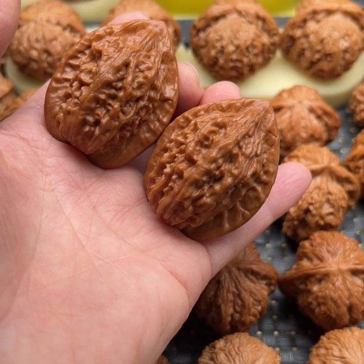 文玩核桃吊坠大红袍39