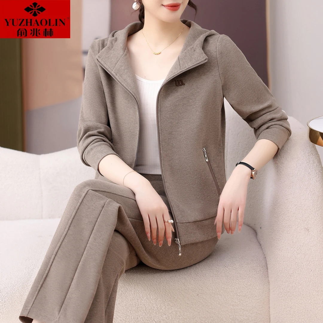洋气妈妈秋装运动服套装2025新款中老年春秋外套休闲连帽上衣服女