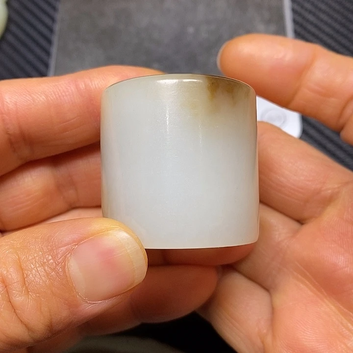 颈饰未镶嵌和田玉布**艺