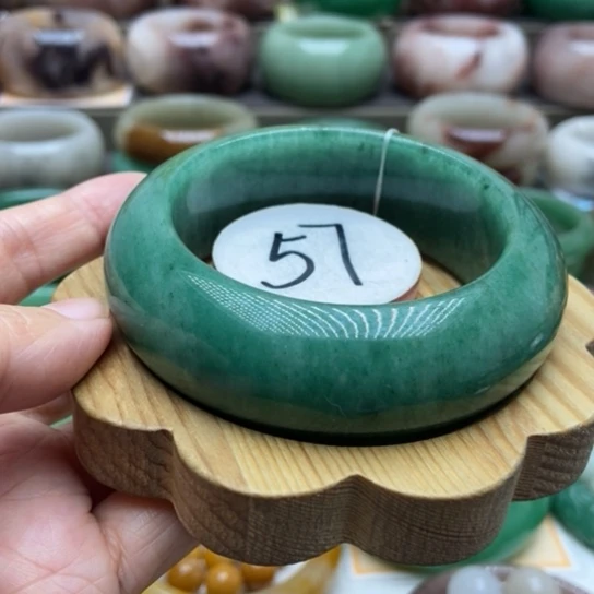 未镶嵌手镯石英质玉