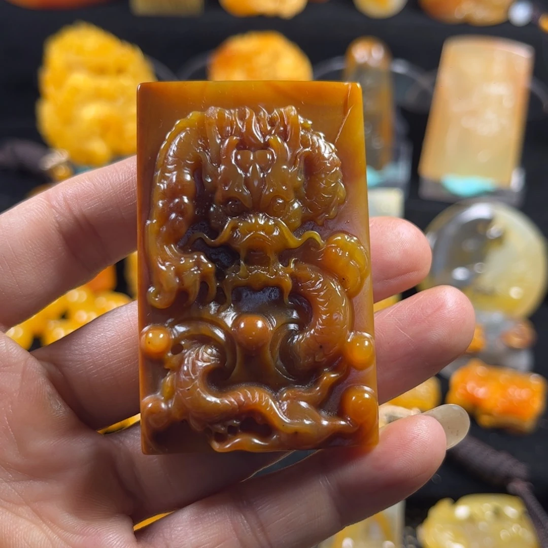 石英质玉（黄龙玉）合金牌子