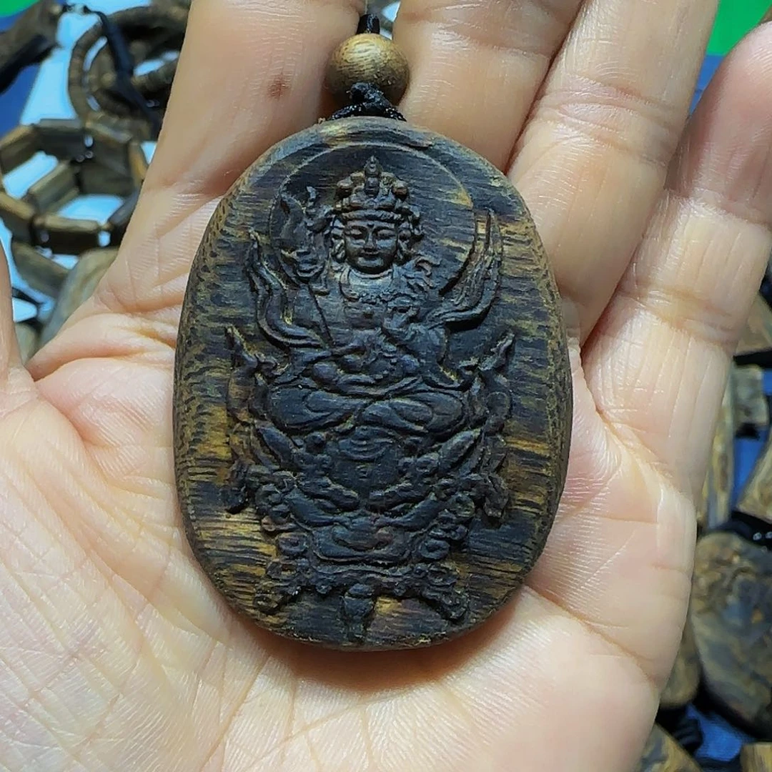 @****吊坠沉香海南绿奇张勺子老料雕刻文殊菩萨带绳12.7克