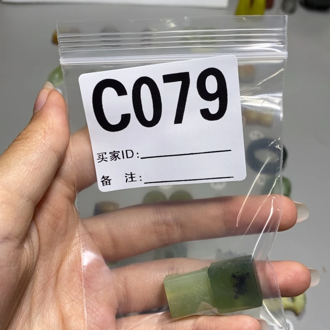 蛇纹石玉合金颈饰草***子